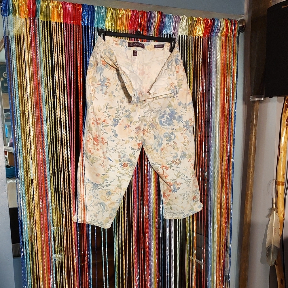 Gloria Vanderbilt Multicolor Floral Jeans - Picture 4 of 5